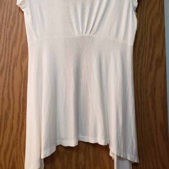Beautiful white, short sleeve blazer/kimono. Longer in front and gathered back. - Picture 5 of 5